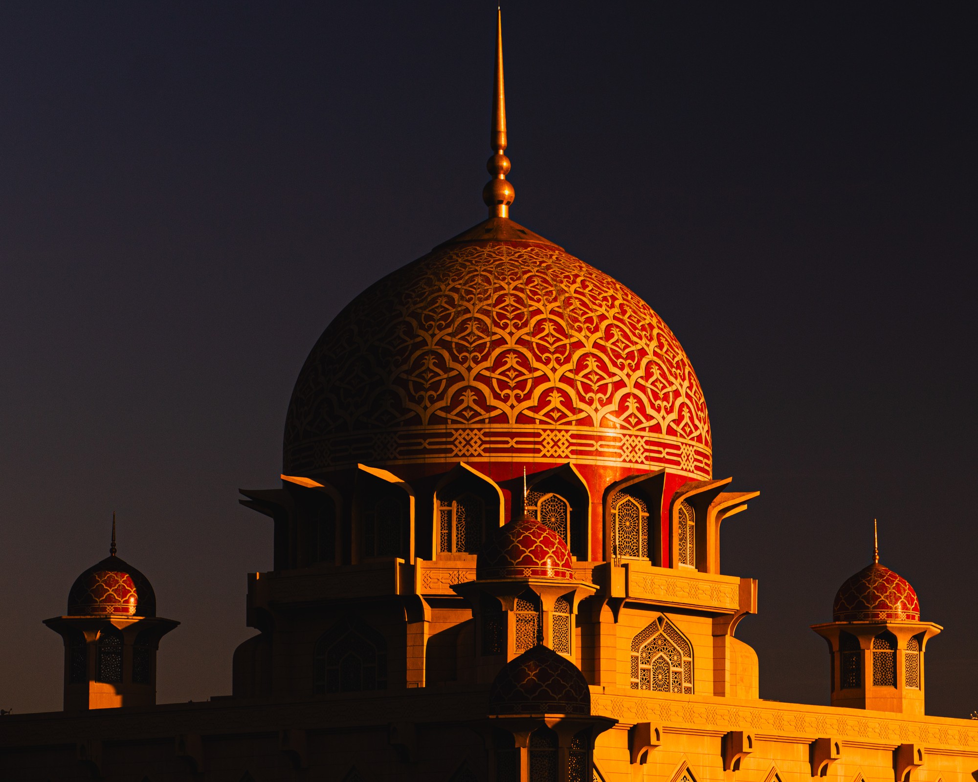 dome-putra-mosque-malaysia-sunset